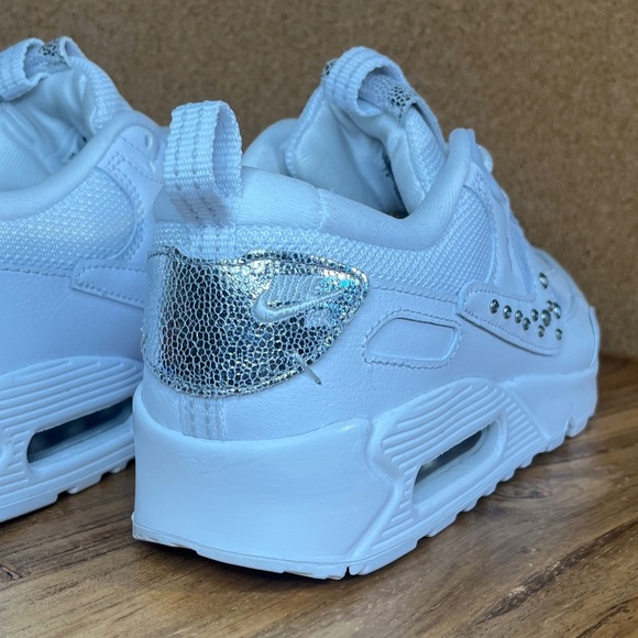 Nike
Air max 90 futura
Studded swoosh’
Brand new - Picture 3 of 12